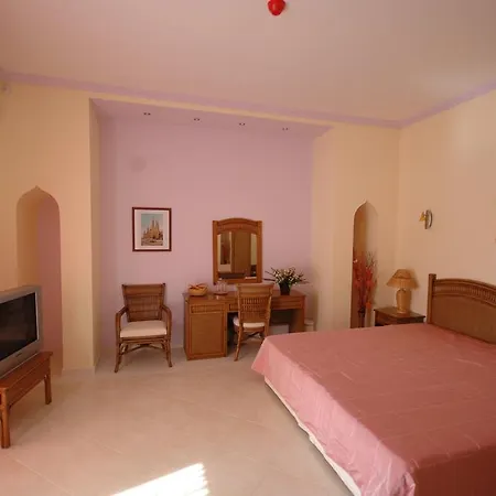 מלון Brigantina 3*
